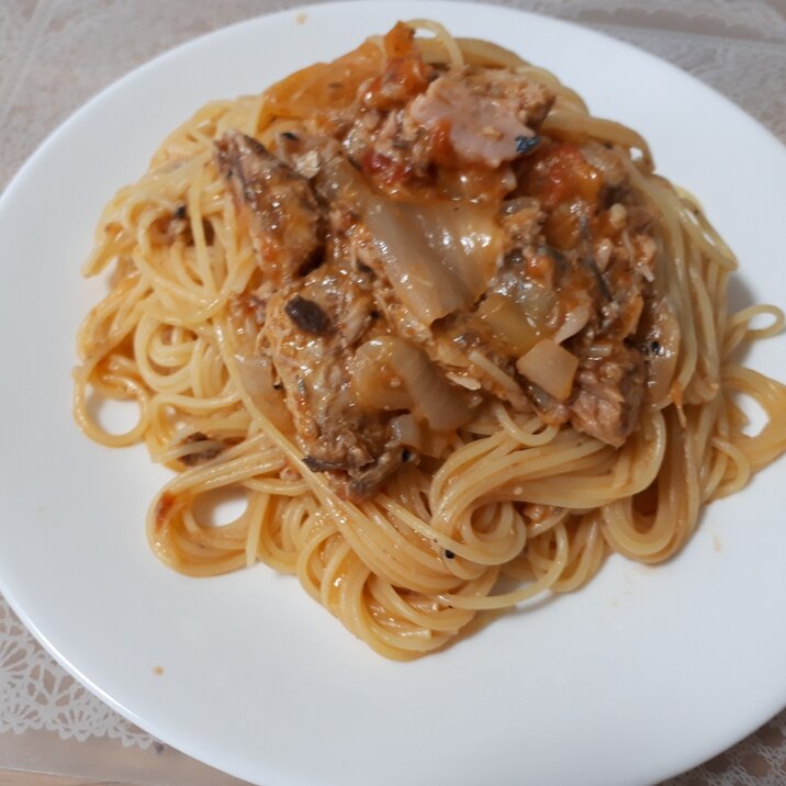 サバ缶でトマトソースパスタ